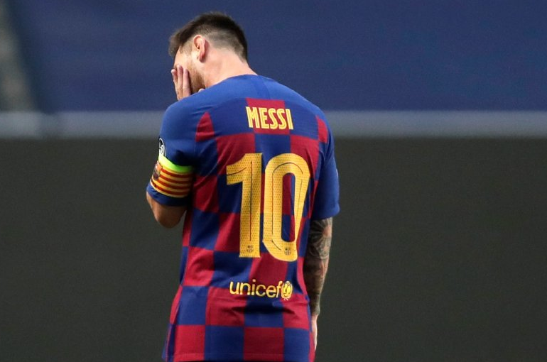 巴塞罗那|太心酸!梅西被拍到独坐更衣室,巴萨门将更落寞,靠在门口无言