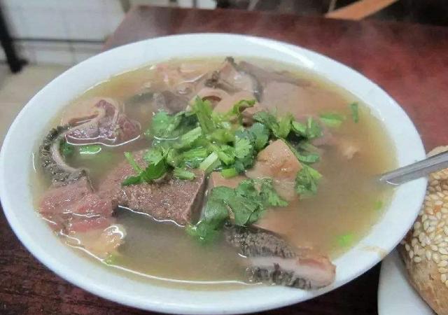 羊杂|羊杂汤里啥最值钱？别被店家坑了，量多不管用，有它才算正宗！