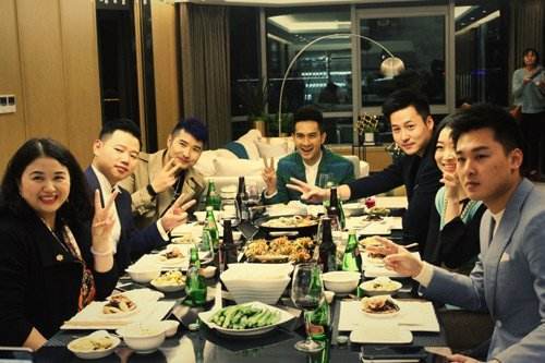 「」饭局上，有这三种“傻瓜行为”的年轻人，人缘不会太好