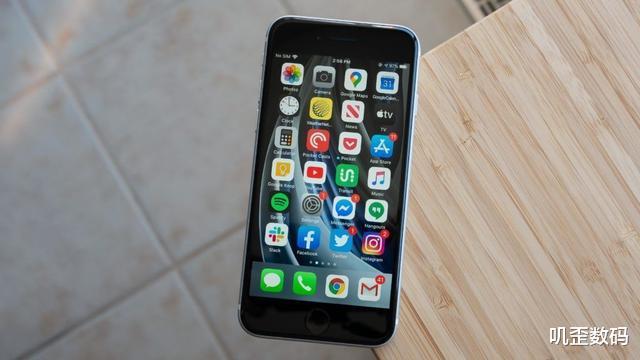 「iPhone SE」为什么懂手机的人会选择华为P40,而不是iPhone SE?