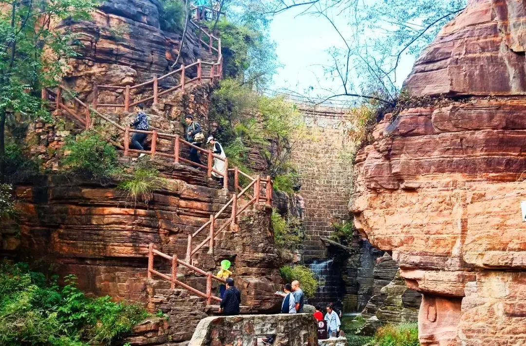 |醉赏南太行秋沟红韵，尽享童话般的世界