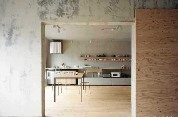 |老公为“省钱”,直接入住“毛坯房”!发到业主群,纷纷来模仿