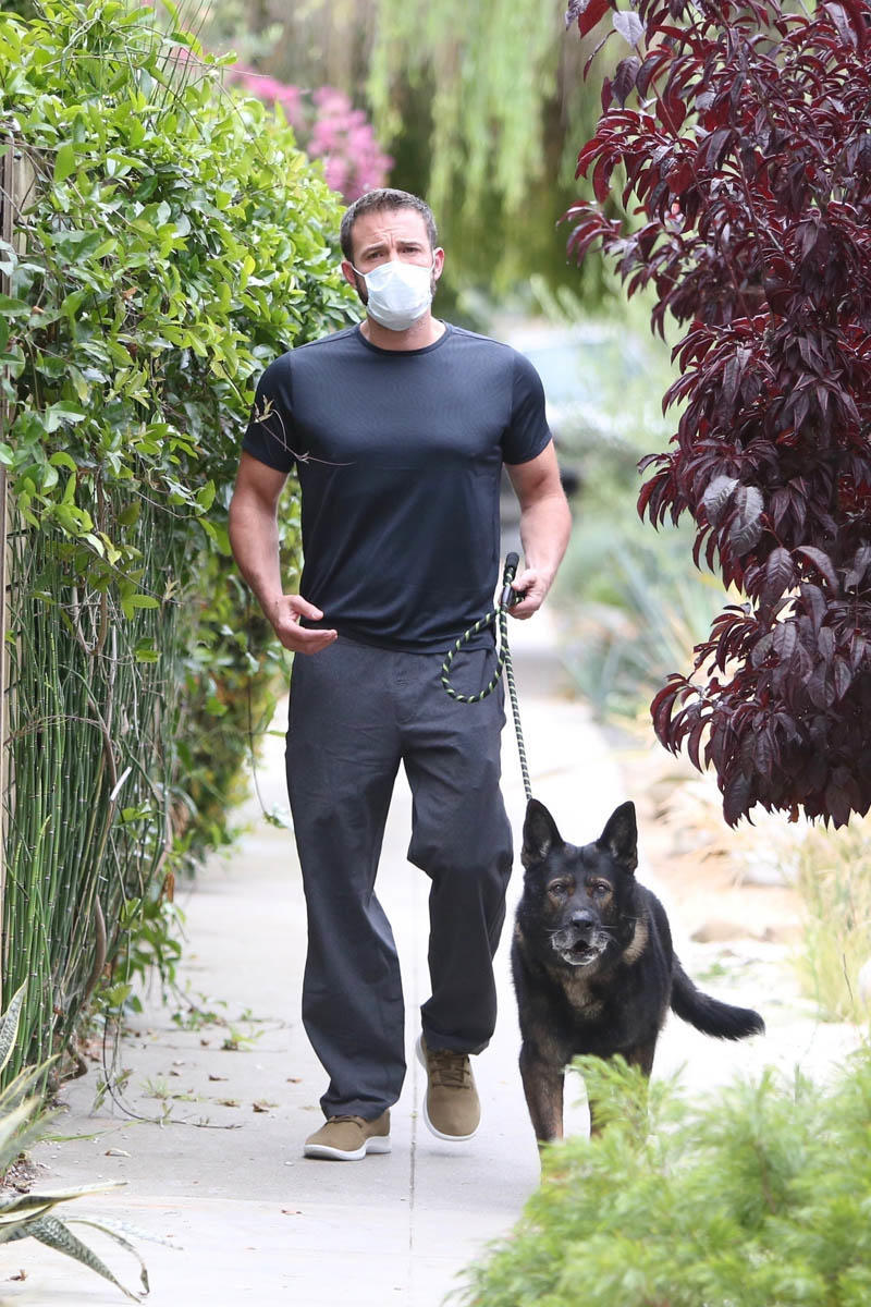 粉底液|阿黛尔暴瘦近照又双叒惊呆全世界!网友完全认不出:你到底是谁!