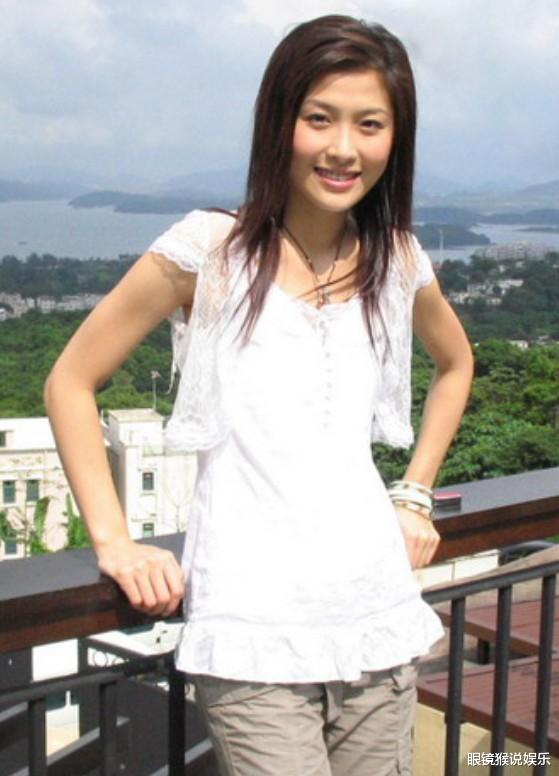 周丽淇|跟相伴19年发妻离婚，为娶港星改名，如今妻子庆生却不露面？