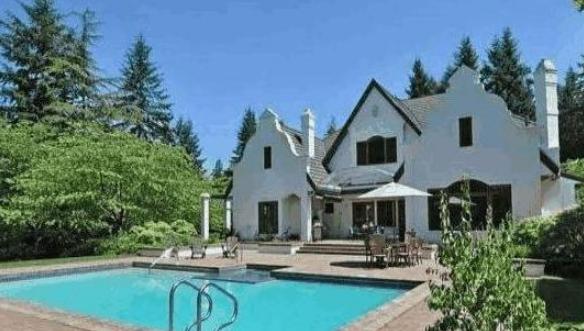 @参观冯小刚的独栋别墅，户外环境一流，室内墙上一幅画价值千万