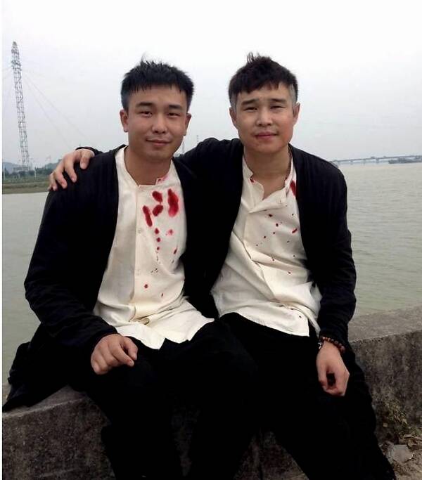 [陈小春]明星和替身的合照，以为陈小春已经够像了，最后一位娶了本尊的前任！