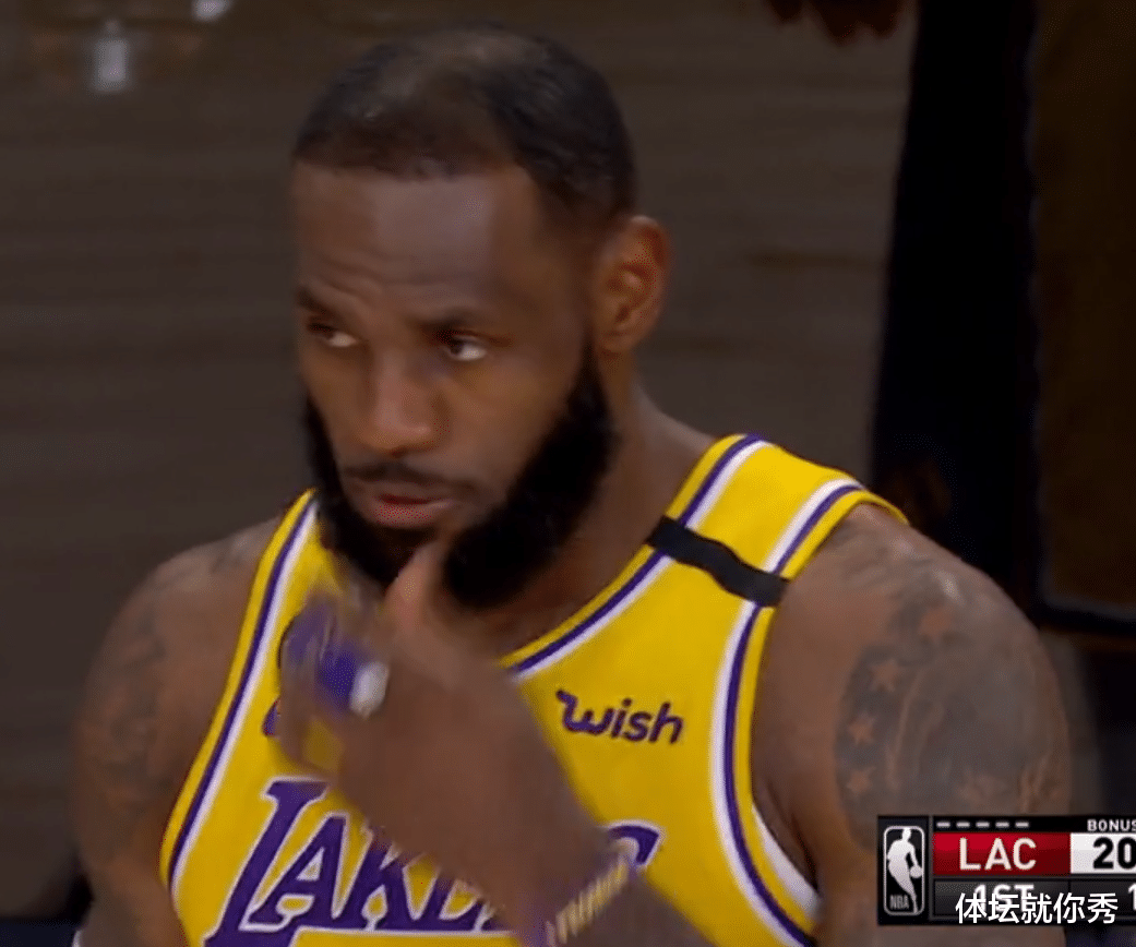 湖人队|0+0+0！湖人锤爆快船，他却隐身成毒瘤，詹姆斯还要忍他多久？