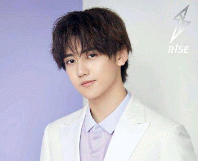 『』哇唧唧哇让焉栩嘉高考前20天进组,粉丝控诉公司,学学时代峻峰吧