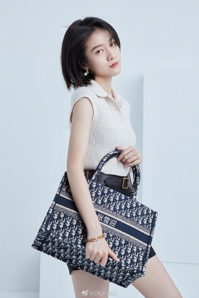 「Angelababy」Baby全球顶奢宣传大片被景甜秒杀！脸部僵硬眼无神，像蜡像惨翻车