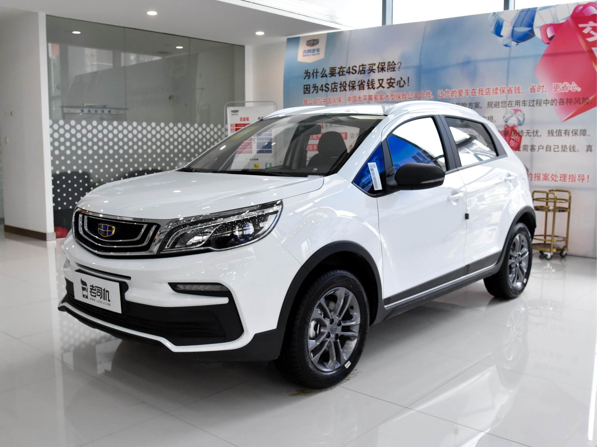 吉利远景|年轻白领有福了，这车代步出游两不误，长4米好停车，价格5万