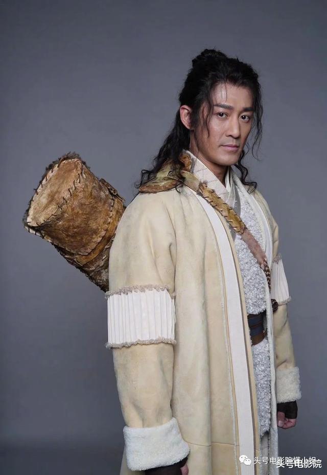 王晶▲最老张无忌！40岁林峯演古天乐儿子，离子烫+座山雕？网友：告辞