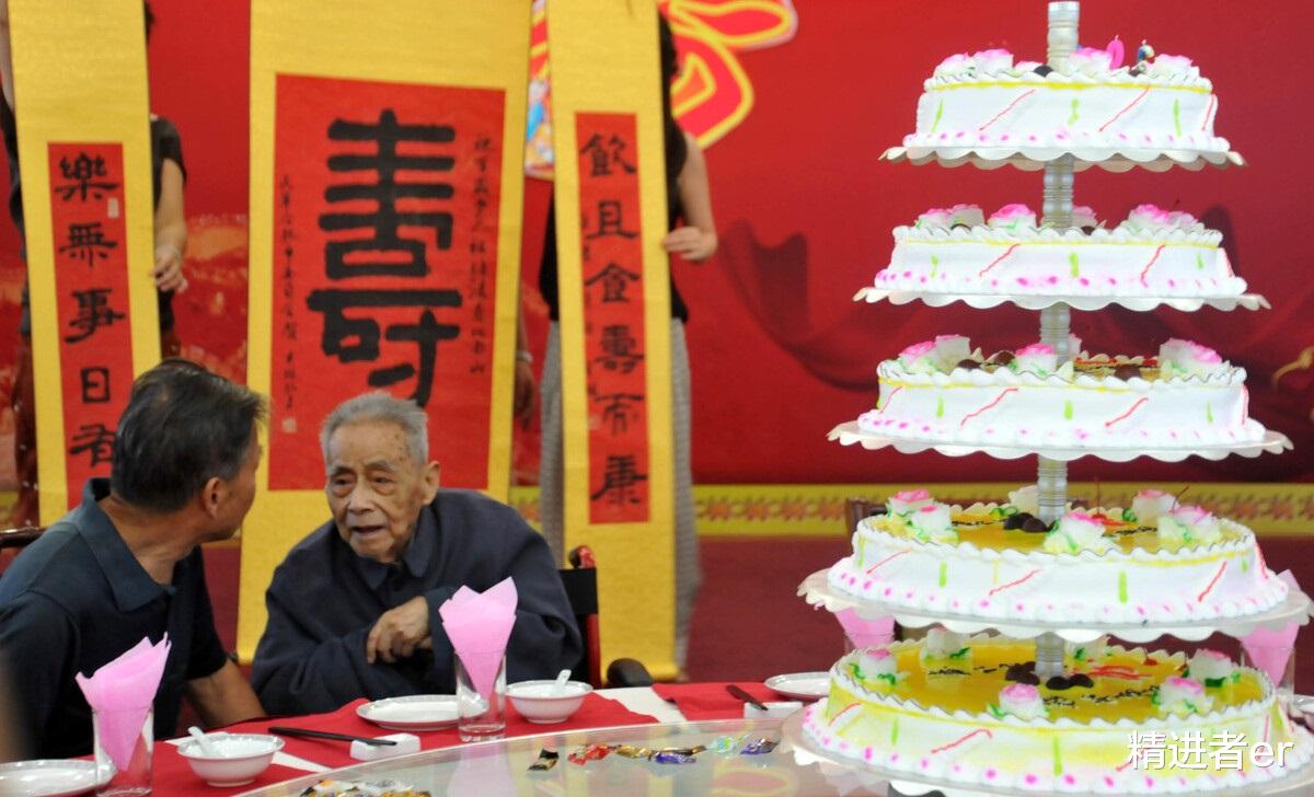 精进者er 爸爸60大寿,大姐二姐随礼2万,老公只随了1万,爸爸的做法打我脸