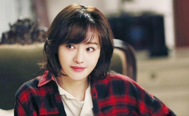 郑爽|郑爽事件引发的全民流量让人明白，艺人要干净得像肖战，才能长远