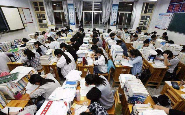 学霸|高考语文146，总分725获高考状元，她的学习方法值得借鉴