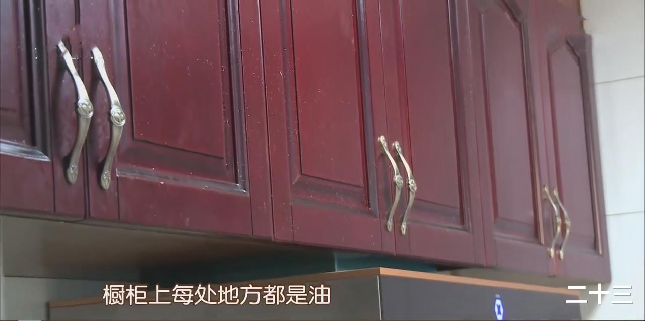 ：男子花4580元买的抽油烟机不排烟，售后多次修不好：是你家锅太大了！