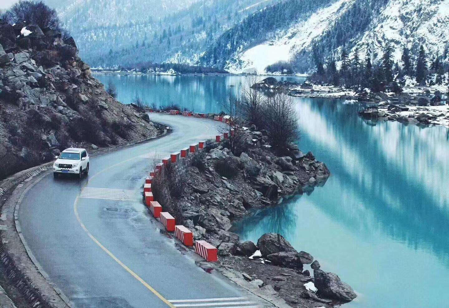 [杭州]刹车 刹车啊，车开进池塘里了，车主：反正都进来了，先钓会鱼