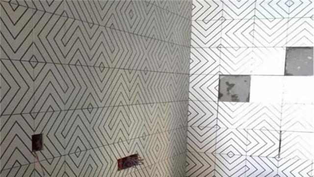 铺个墙砖师傅收费80一平方, 可铺到一半时他就后悔了