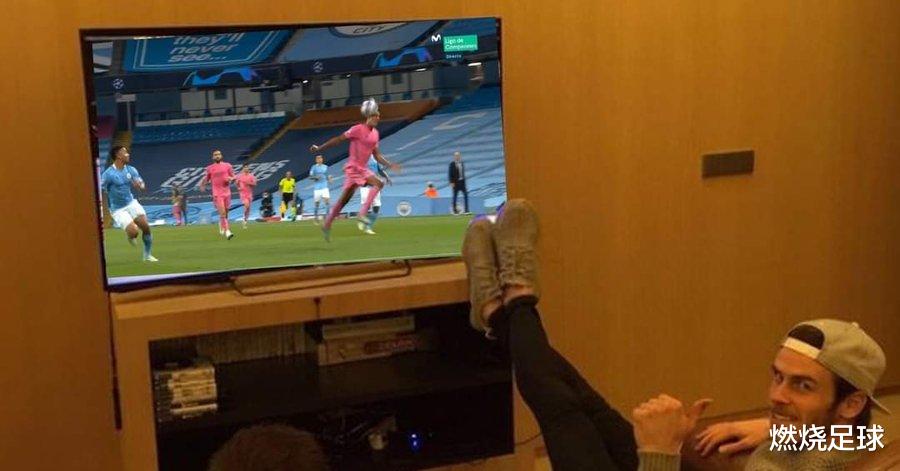 皇家马德里|实力嘲讽?皇马出局夜1亿巨星看电视,这一幕扎心了