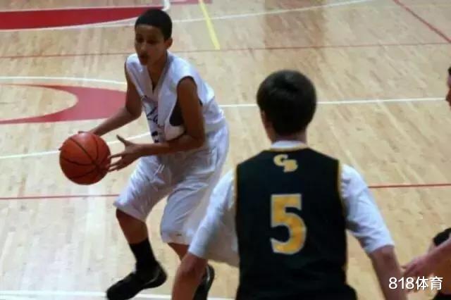 【库兹马】库兹马为白人母亲送花！黑人爹始乱终弃，母亲打2份工做按摩养大他