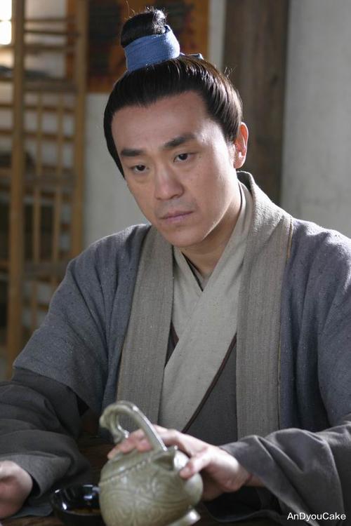 何冰@曾在剧组打杂，后来陈道明、张嘉译点名要跟他合作，50岁终获视帝