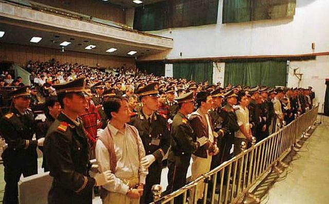 [张子强]成龙当初为什么会和张子强一起“开心”合影？
