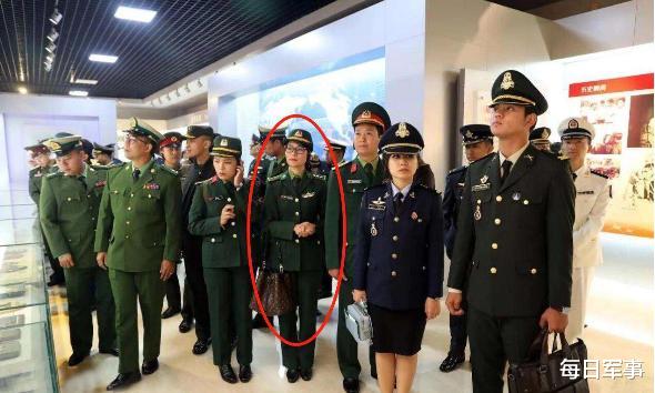 南部战区|越南为什么“扶不上墙”？女军官参观南部战区，军队恶习遭曝光！