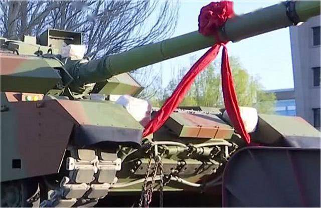 「主战坦克」一波三折！巴军移情别恋土耳其坦克，浪费大把时间，现买百辆VT4