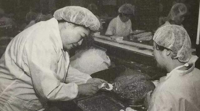 香港|她因生不出男孩被丈夫嫌弃,离婚后跑香港打拼,靠水饺挣了数十亿