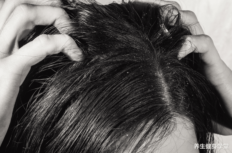 肝脏|身体出现这5个症状,可能是“肝病”上身,尽早检查,莫忽视