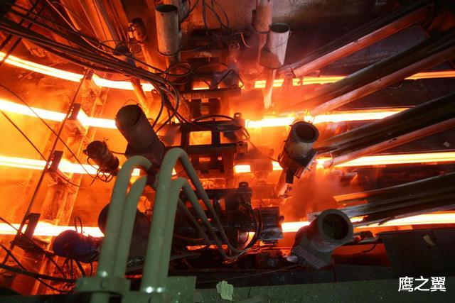 「钢材」扬眉吐气，终于轮到西方被技术封锁，这次我们不出口