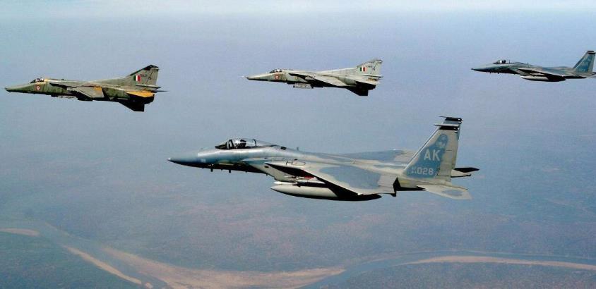 印度▲阵风战机即将交付让印信心大增，加速采购苏30和米格29为哪般？