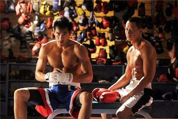 影帝：同为影帝，一个花9个月练一身肌肉，一个花27万贴一身假肌肉