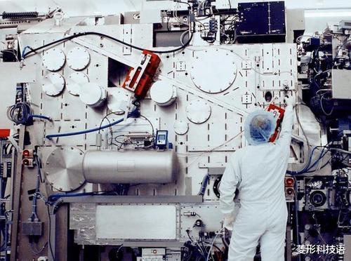 光刻机|高端光刻机难不难？美工程师：一个零件我调整了10年