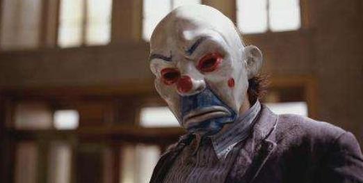 篮球霸灭 他30年抢了50家银行，警方抓不到人，却被一群孩子破案