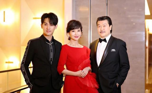 赵奕欢@66岁赵雅芝,新剧给46岁周迅当妈,网友称她俩演姐妹更合适?