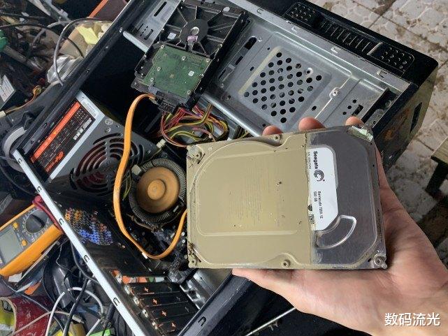 跑分■谁有本事给这电脑装系统？我没这个本事，小伙：想赚钱不能这样！