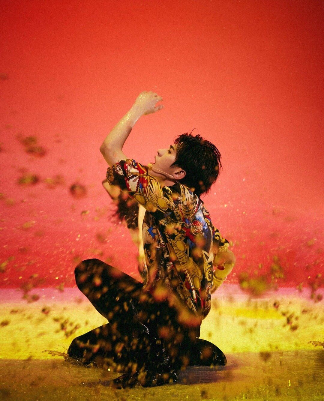 『蔡徐坤』小伙模仿蔡徐坤最新单曲唱跳视频火了，蔡徐坤神回复搞笑极了！