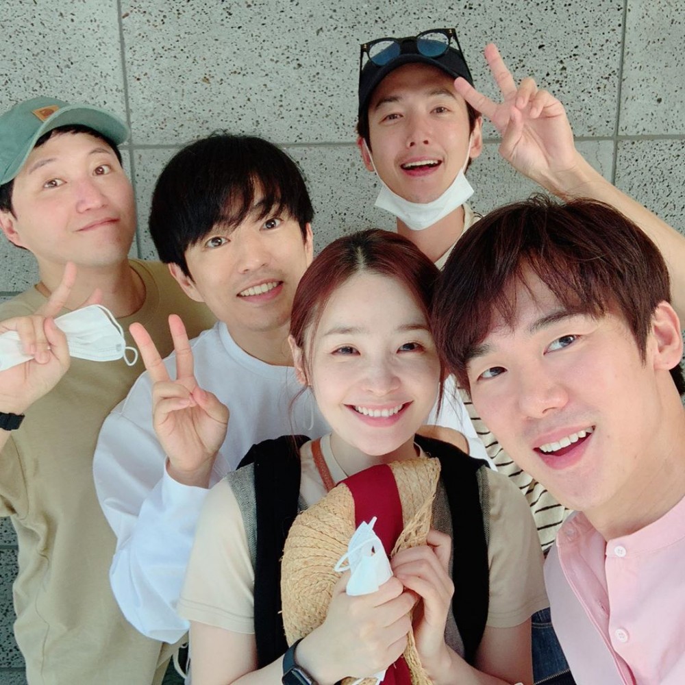 曹政奭|《机智医生生活》5人帮合照独缺曹政奭,网友:请陪产假了吗?