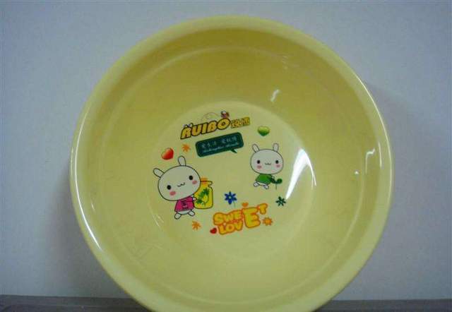 老年小妙招|塑料盆圆滑没有边，怎么做好卫生间收纳？教你几个好方法