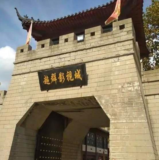包青天■他演活“包青天”:为拍戏花光家产,患脑肿瘤开颅倒缩5厘米