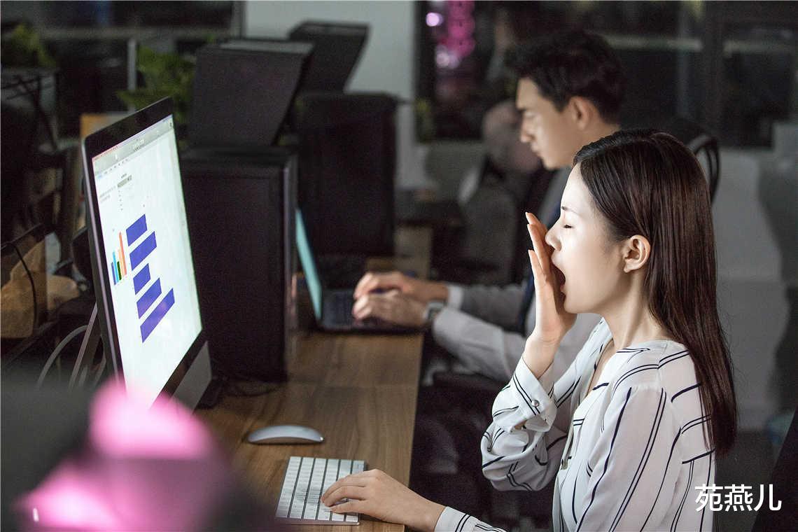 苑燕儿|小伙每天加班最后走只为撸公司羊毛被辞退：贪小便宜付出的会更多