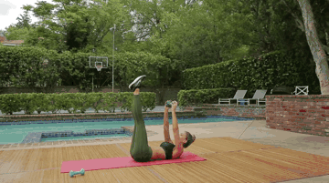 深蹲@她硬拉470斤，扛起236斤男友做深蹲，这样的女汉子，谁敢挑战？