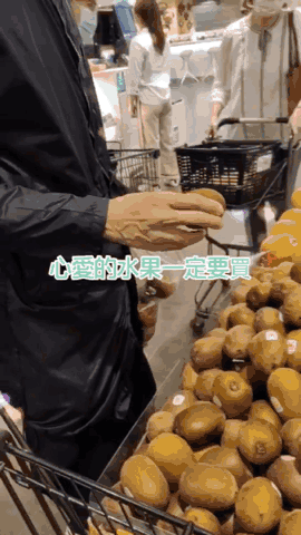 58歲江華近況曝光，“人戲不分”超市選購水果自帶九五至尊霸氣-圖8