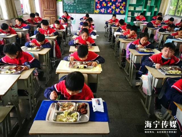 #中学#浙江的这些小学生开学了！上课、吃饭是怎样的呢？