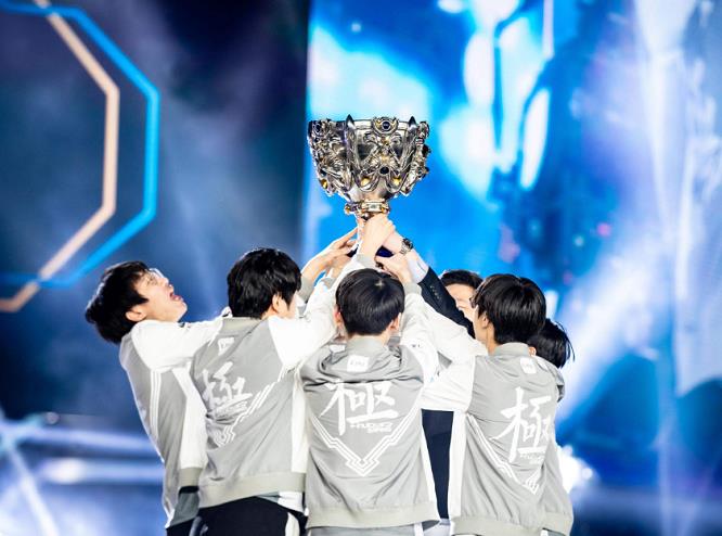 dwg战队|LCK：巅峰SKT的实力是DWG的三分之一，Canyon：世界赛我没对手