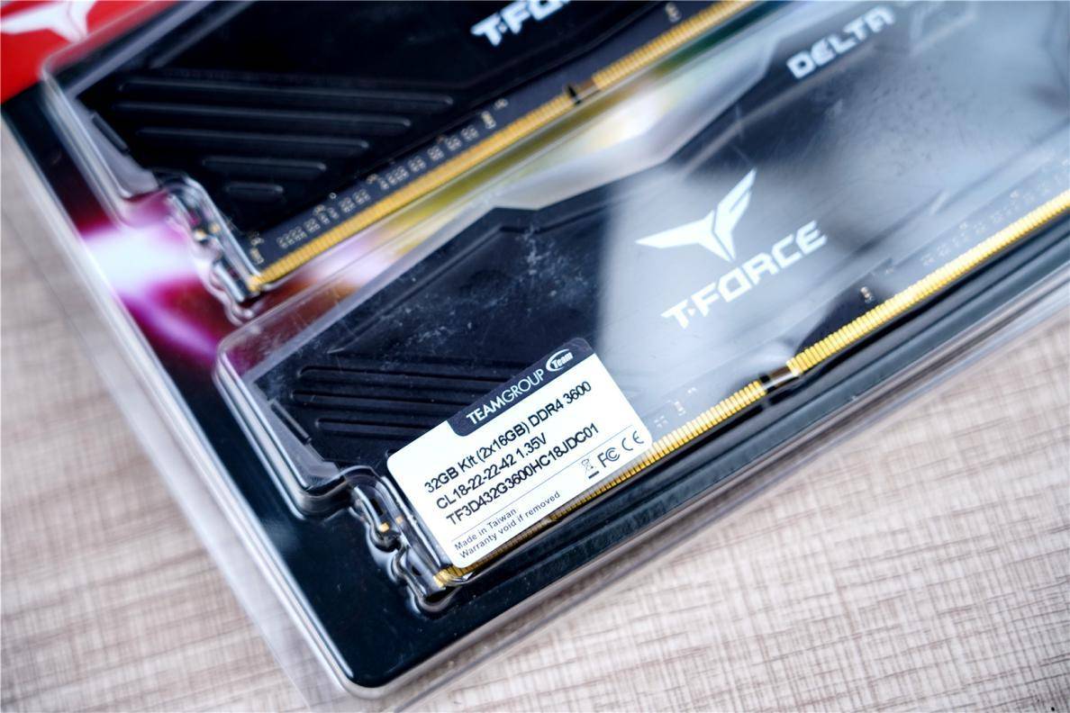 主板|高颜值，高频率，十铨DELTA RGB分享，原来内存价格一直在走低！