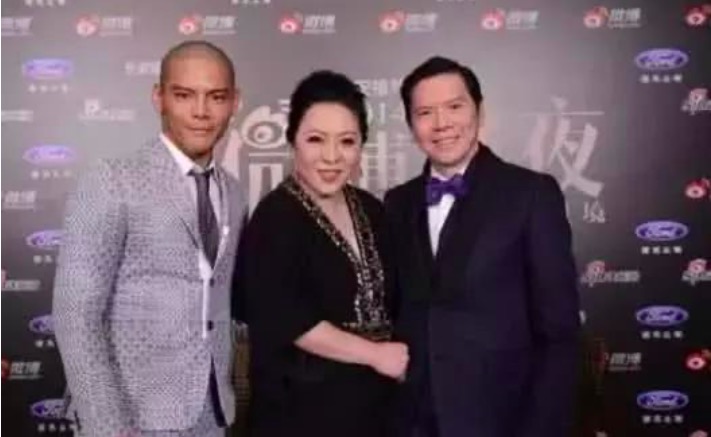 『成龙』成龙捧儿子，张国立捧儿子，他从不捧儿子，但儿子比他还火！