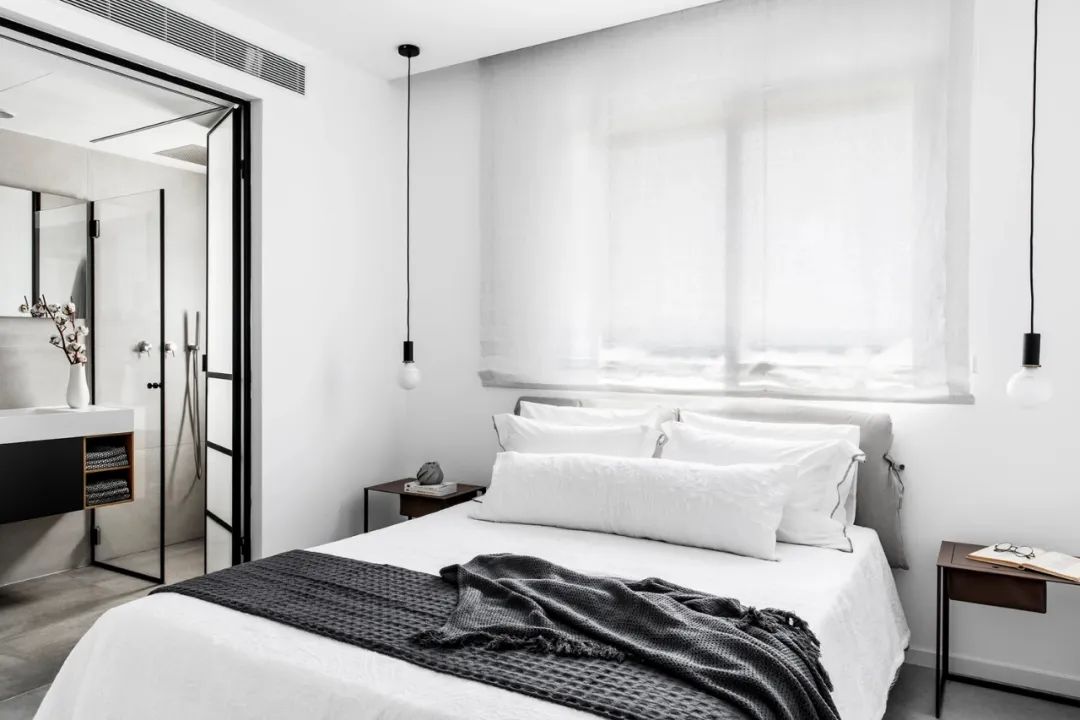 「」经典黑白+时尚跳色，时尚家居空间，看设计师如何玩出高级感！