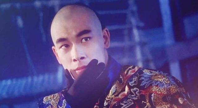 康熙@此官职仅三品,康熙靠他扳倒鳌拜,雍正靠他抢皇位,但是无人敢反