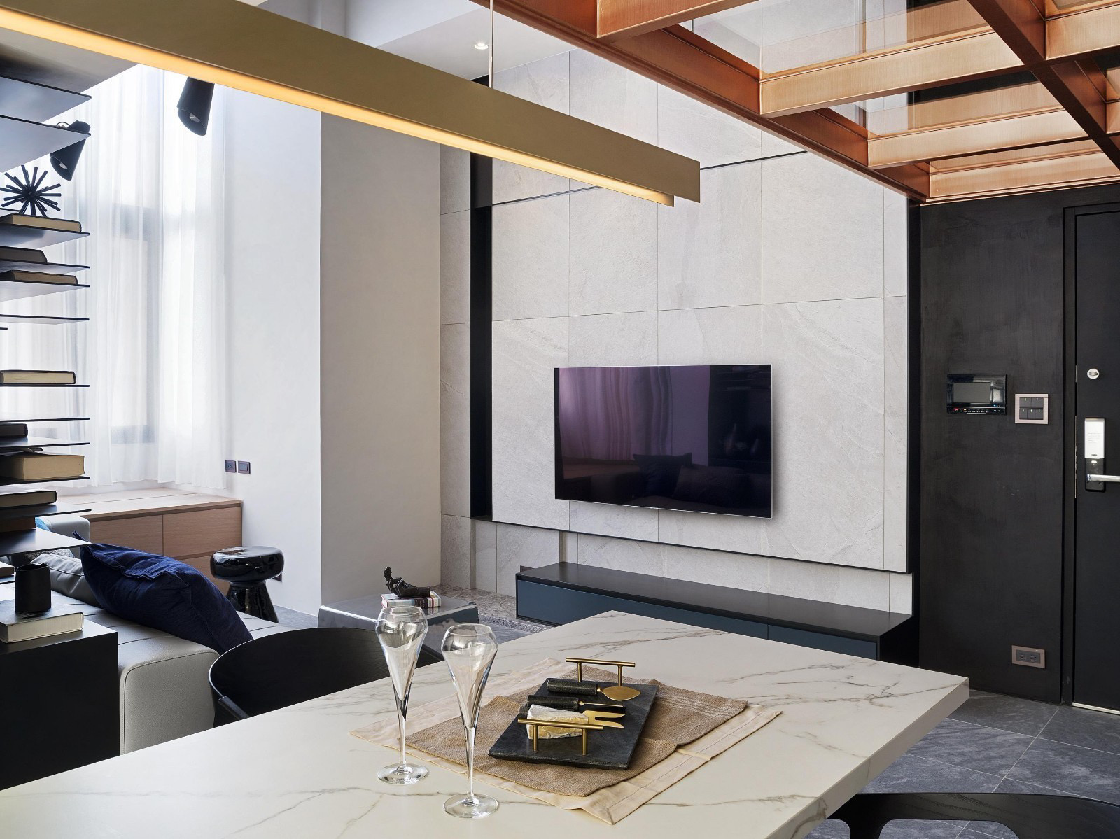 「loft」84㎡阳光loft，玫瑰金弧形旋梯、水平线性的灯光酒柜墙，超炫酷！